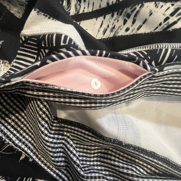 Lululemon Wunder Under Crop II Sz 6 Shady Palms White Black Striped Banana - Picture 8 of 11